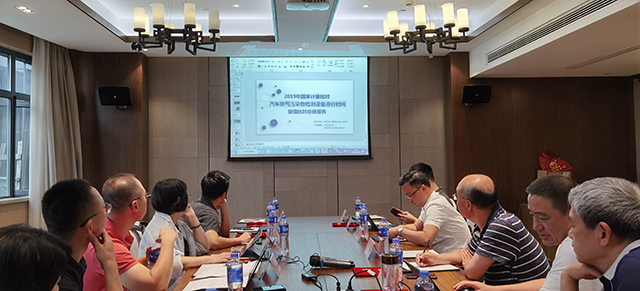 02 听取汇报.jpg